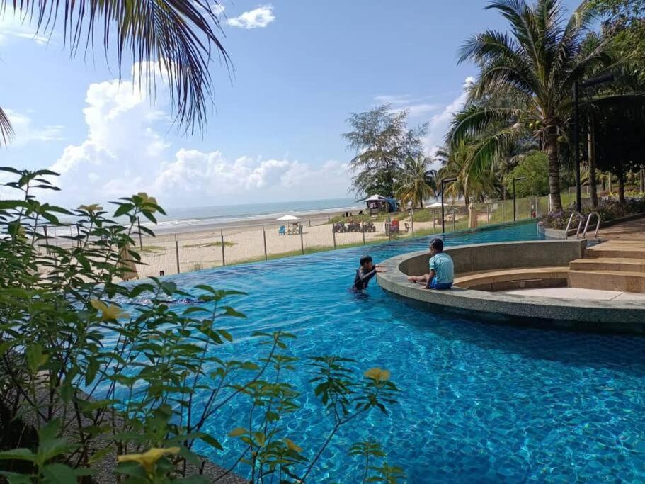 Timurbay Seafront Residence By Ozzy Azizi Kuantan Kültér fotó