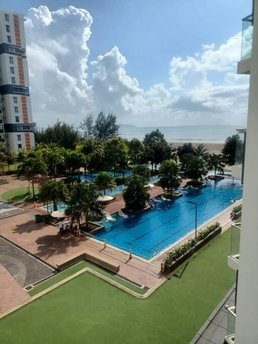 Timurbay Seafront Residence By Ozzy Azizi Kuantan Kültér fotó