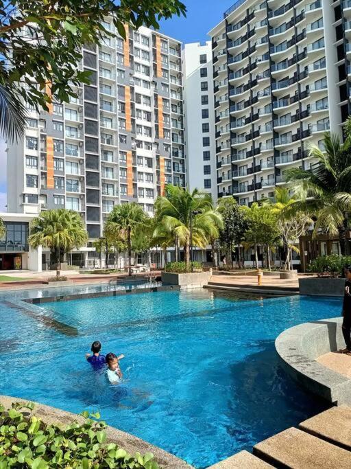 Timurbay Seafront Residence By Ozzy Azizi Kuantan Kültér fotó