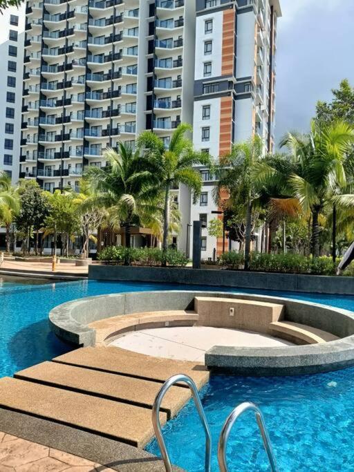 Timurbay Seafront Residence By Ozzy Azizi Kuantan Kültér fotó