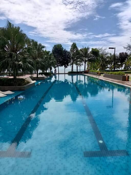 Timurbay Seafront Residence By Ozzy Azizi Kuantan Kültér fotó